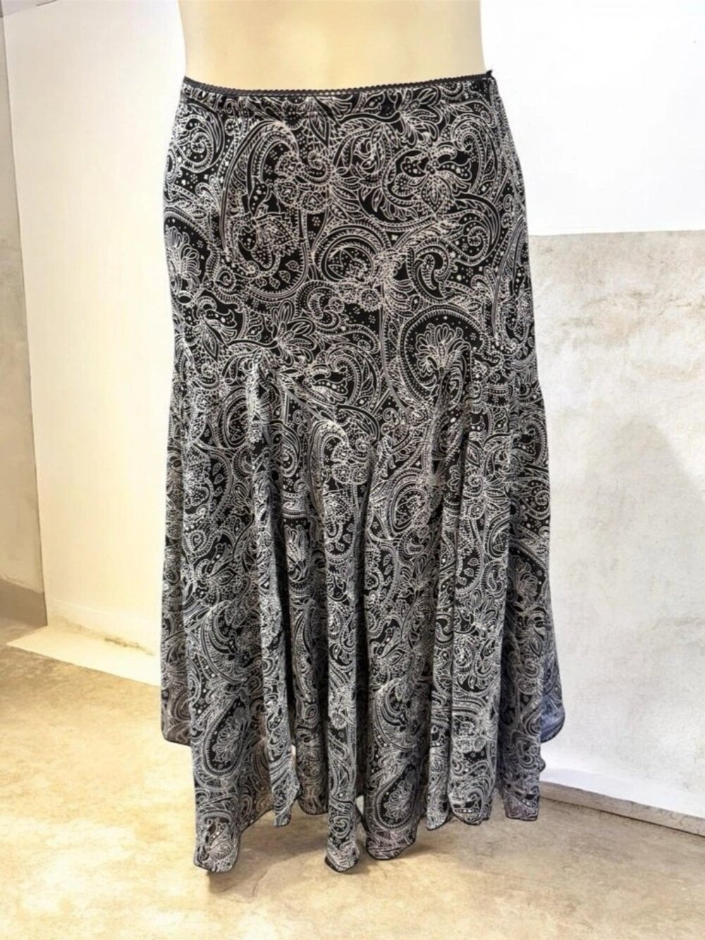 Newsworthy, Women,Long skirts,Spring,Black and white,Size M,Elastic waist.!